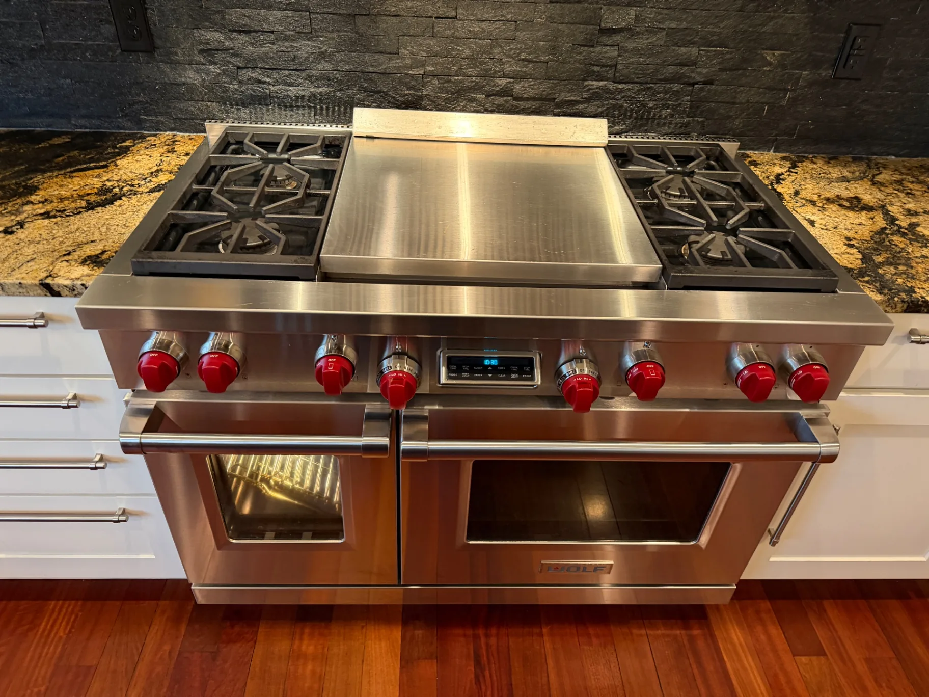 Professional range polished to the last knob during a real Star Pro move-out clean