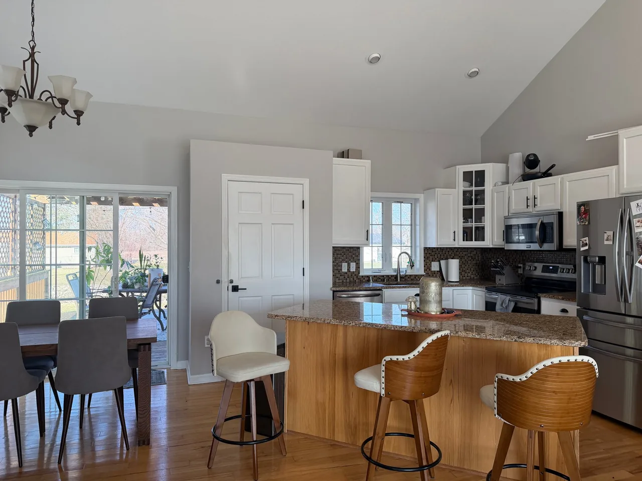 Recent Star Pro residential clean: bright suburban kitchen finished top to bottom